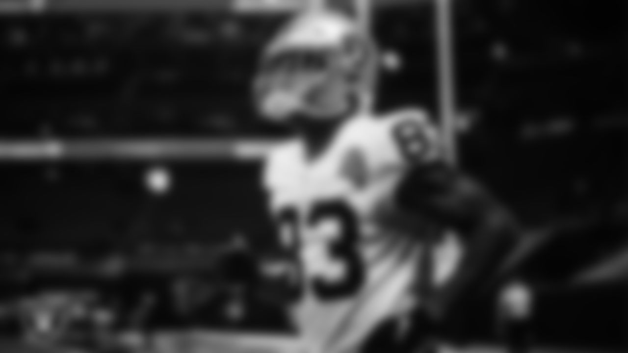Las Vegas Raiders tight end Darren Waller (83) warming up before the regular season away game against the Atlanta Falcons.