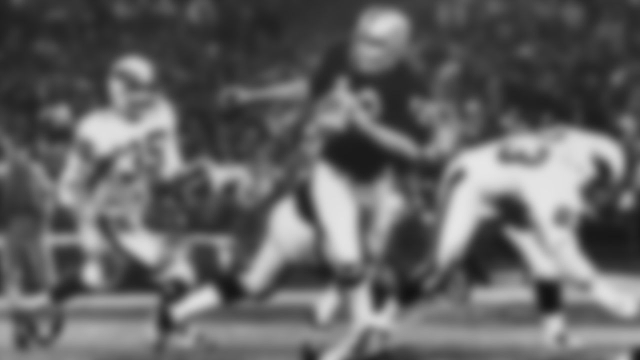Ken Stabler appeared in 130 games with 96 starts and completed 1,486 of 2,481 pass attempts for 19,078 yards and 150 TDs. He was named NFL MVP and AP First Team All-Pro in 1974. Stabler was selected to five Pro Bowls and led the Raiders to five straight AFC title game appearances and a Super Bowl championship – Super Bowl XI after the 1976 season. Stabler was enshrined in the Pro Football Hall of Fame in 2016.