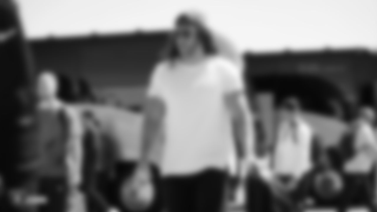 Raiders tight end Luke Willson (82) departs for their game against the Seattle Seahawks.
