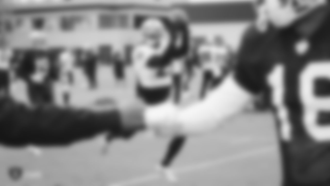 Raiders safety D.J. Swearinger (21) intercepts a pass.