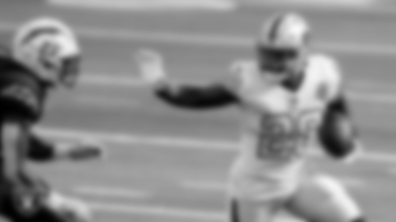 Las Vegas Raiders running back Josh Jacobs (28) rushes during the regular season away game against the Los Angeles Chargers.