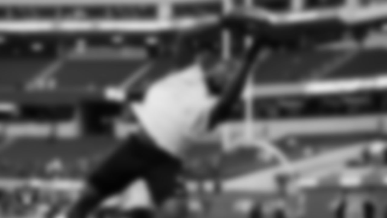 Las Vegas Raiders running back Peyton Barber (31) warming up before the regular season away game against the Los Angeles Chargers.