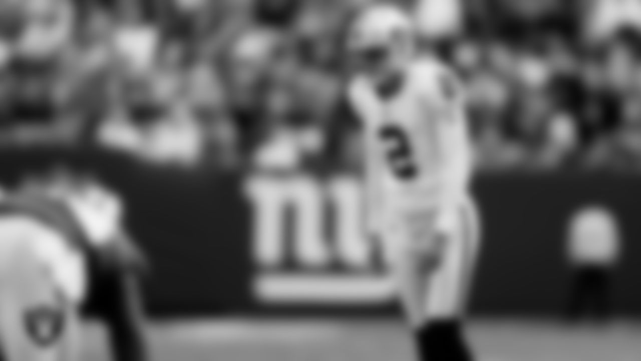 Las Vegas Raiders kicker Daniel Carlson (2) lines up to kick a 32-yard field goal during the regular season away game against the New York Giants.