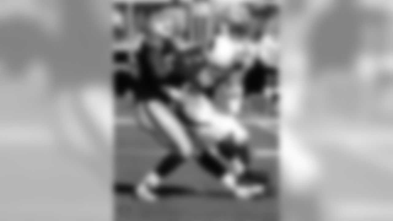 7. DE Derrick Burgess (2005-08)
Total sacks: 38.5