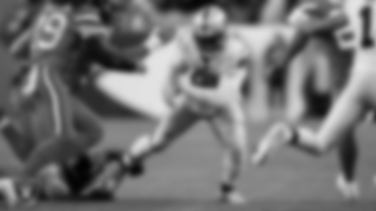 Las Vegas Raiders running back Josh Jacobs (28) during the regular season away game against the Denver Broncos at Empower Field at Mile High.