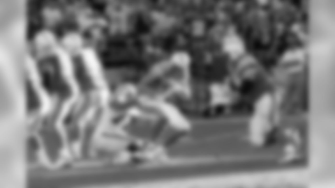 DE Matt Shaughnessy (77) sacks Chargers QB Philip Rivers.