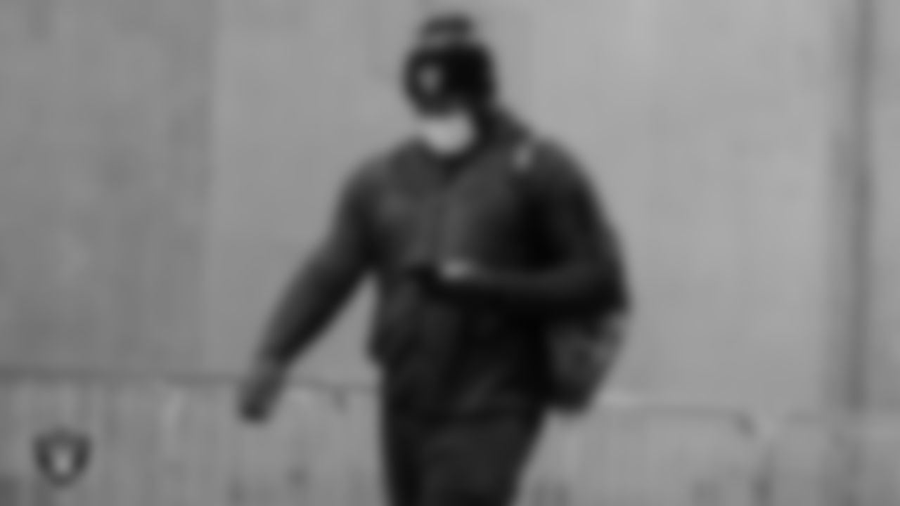 Las Vegas Raiders guard/tackle Alex Leatherwood (70) arrives to the postseason away game against the Cincinnati Bengals.