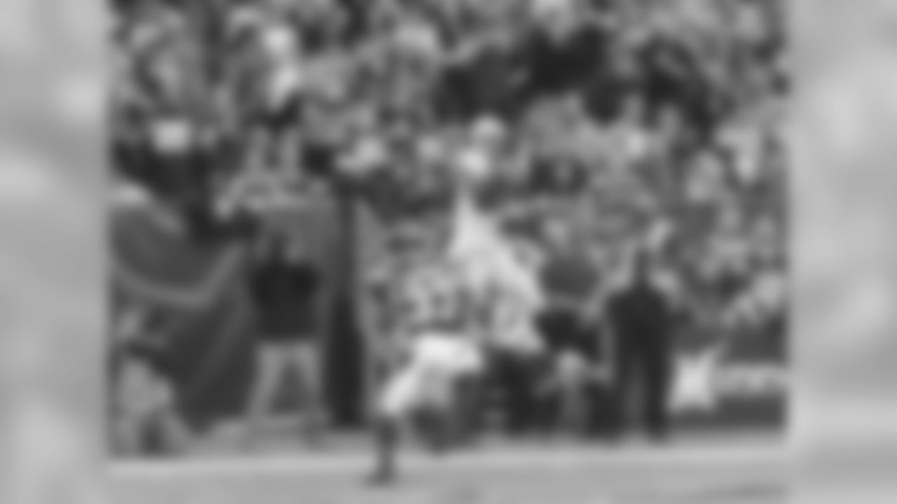WR Chaz Schilens makes a leaping catch in the corner of the end zone.