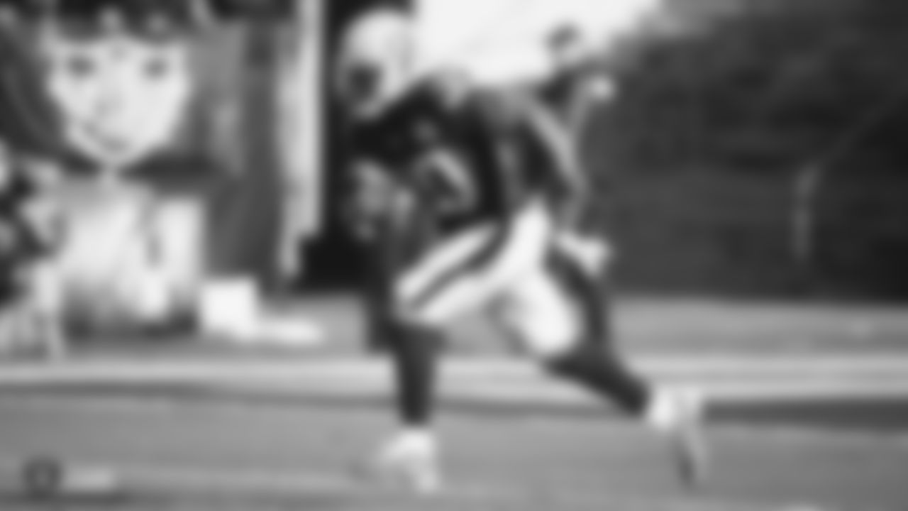 Raiders running back Jalen Richard (30) during the regular season game against the Tennessee Titans at the Oakland-Alameda County Coliseum.