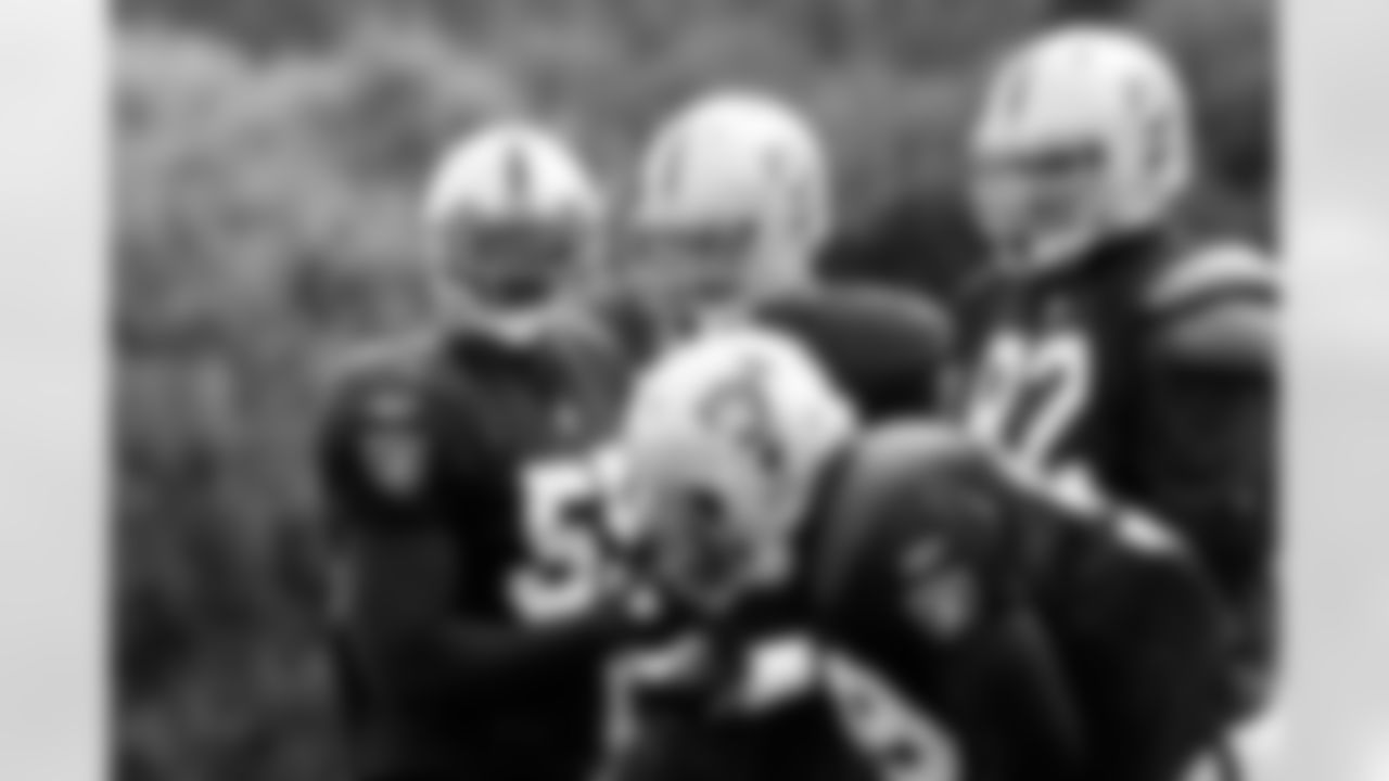 LB Rolando McClain calls the play for the defense. Photo By Tony Gonzales