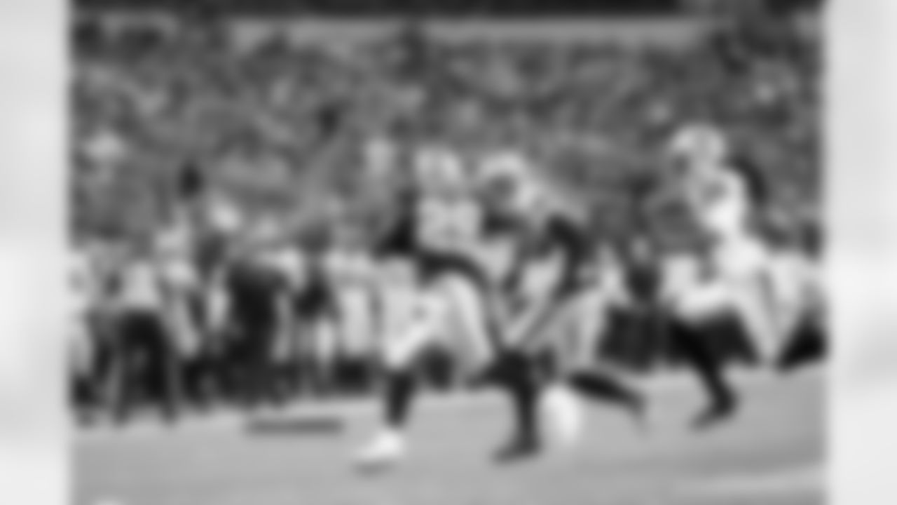 CB Tracy Porter and S Usama Young track down RB DeMarco Murray.