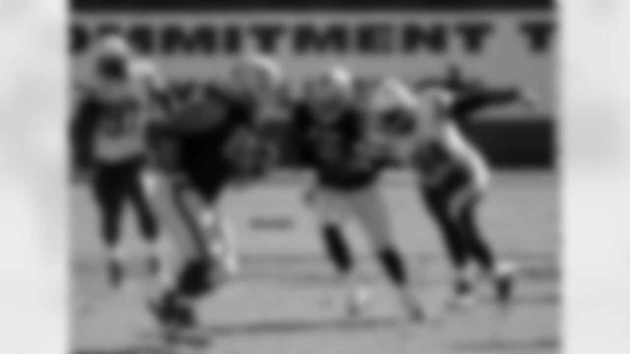 WR Denarius Moore makes a 9-yard catch.