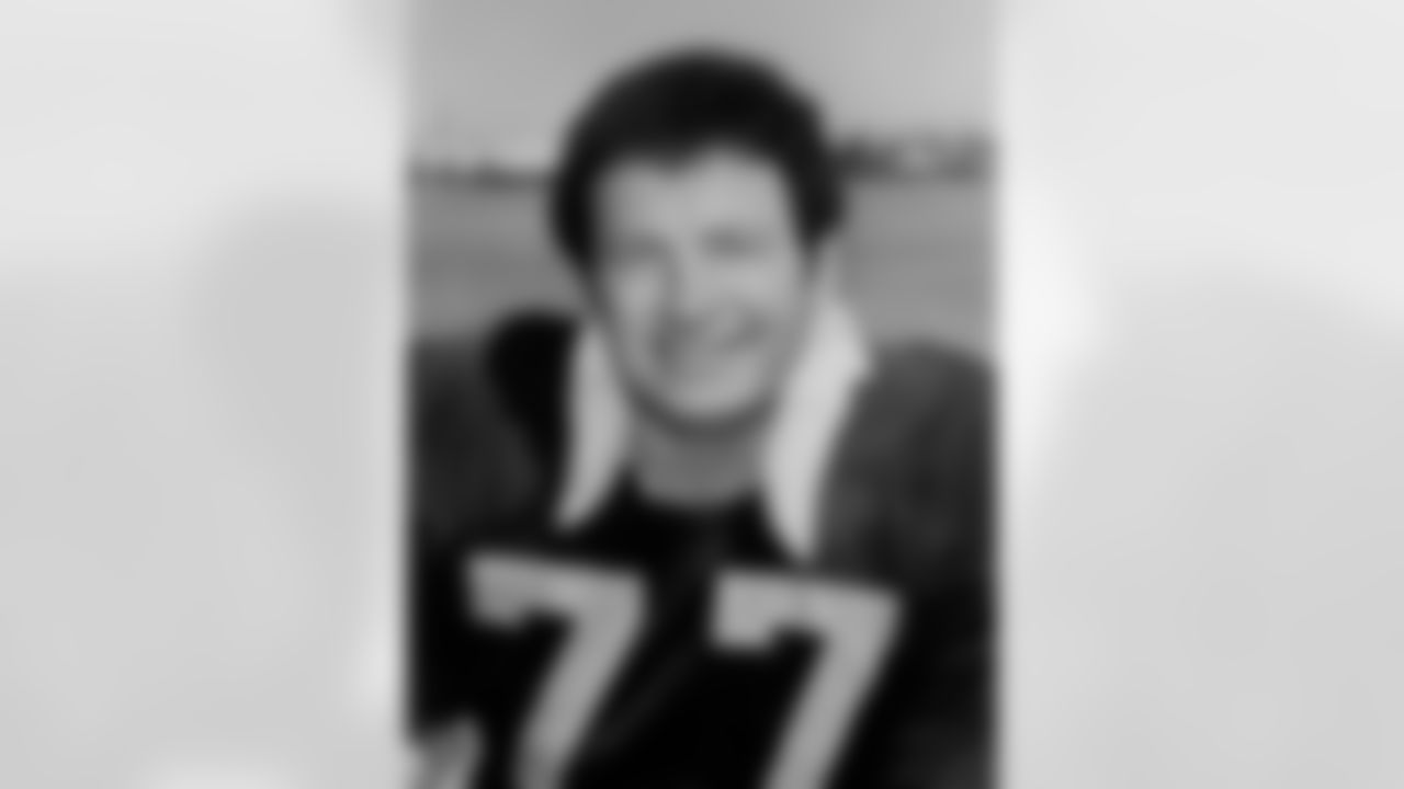 T Ron Mix (1971)
Hall of Fame Class of 1979