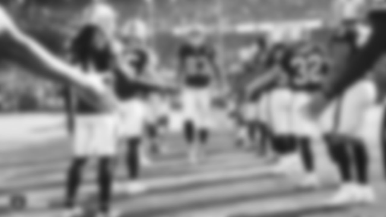 Raiders tight end Darren Waller (83) is introduced onto the field before the regular season game against the Cincinnati Bengals.