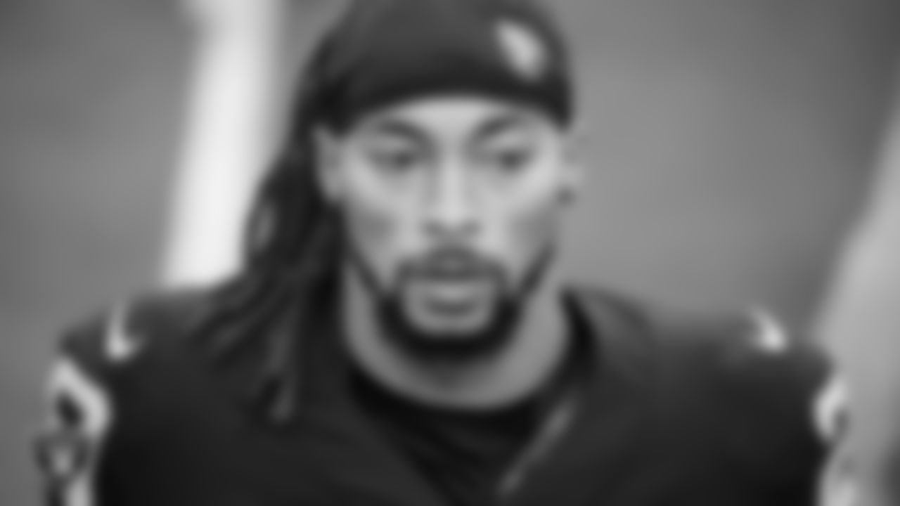 Las Vegas Raiders cornerback Anthony Averett (29) warming up before the regular season home game against the Indianapolis Colts at Allegiant Stadium.