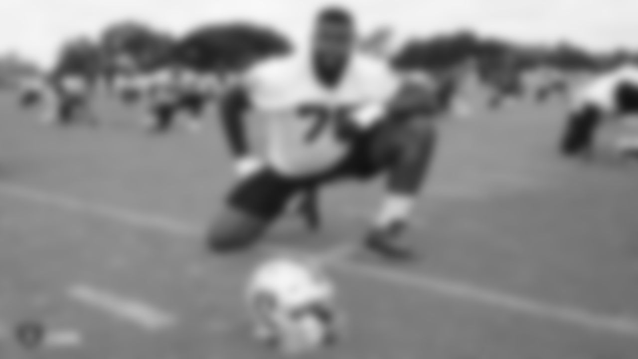 Raiders tackle Brandon Parker (75) on the field for practice.