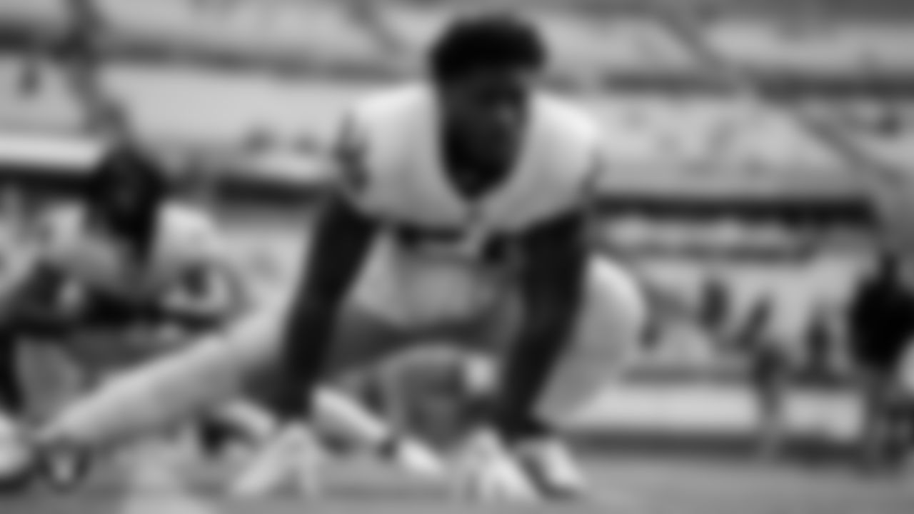 Las Vegas Raiders running back Josh Jacobs (28) warming up before the regular season away game against the Jacksonville Jaguars at TIAA Bank Field.
