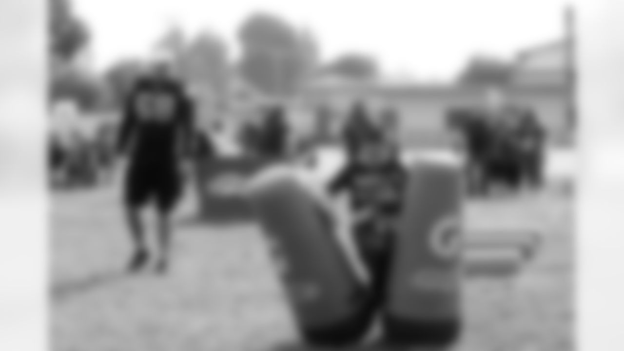 T Jared Veldheer watches the kids run through the tackle dummies.
