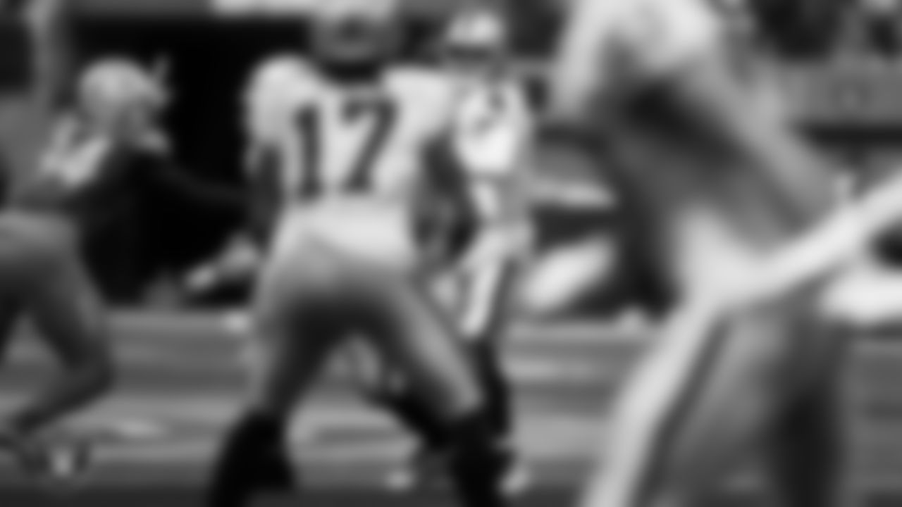 Las Vegas Raiders quarterback Derek Carr (4) passes during the regular season away game against the Los Angeles Chargers at SoFi Stadium.