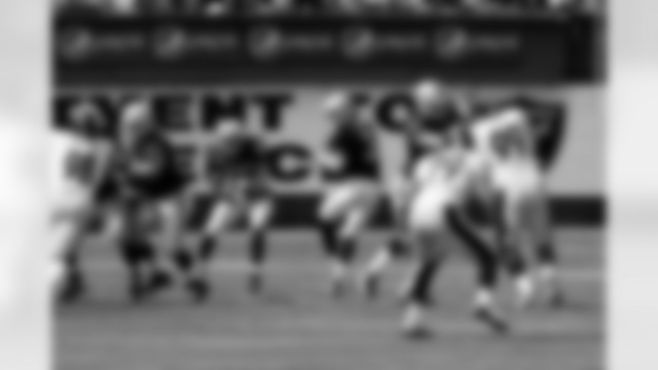 QB Carson Palmer drops back to pass.