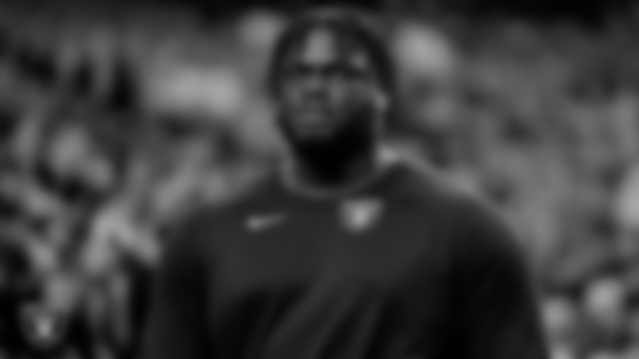Las Vegas Raiders guard/tackle Alex Leatherwood (70) warming up before the regular season home game against the Los Angeles Chargers.