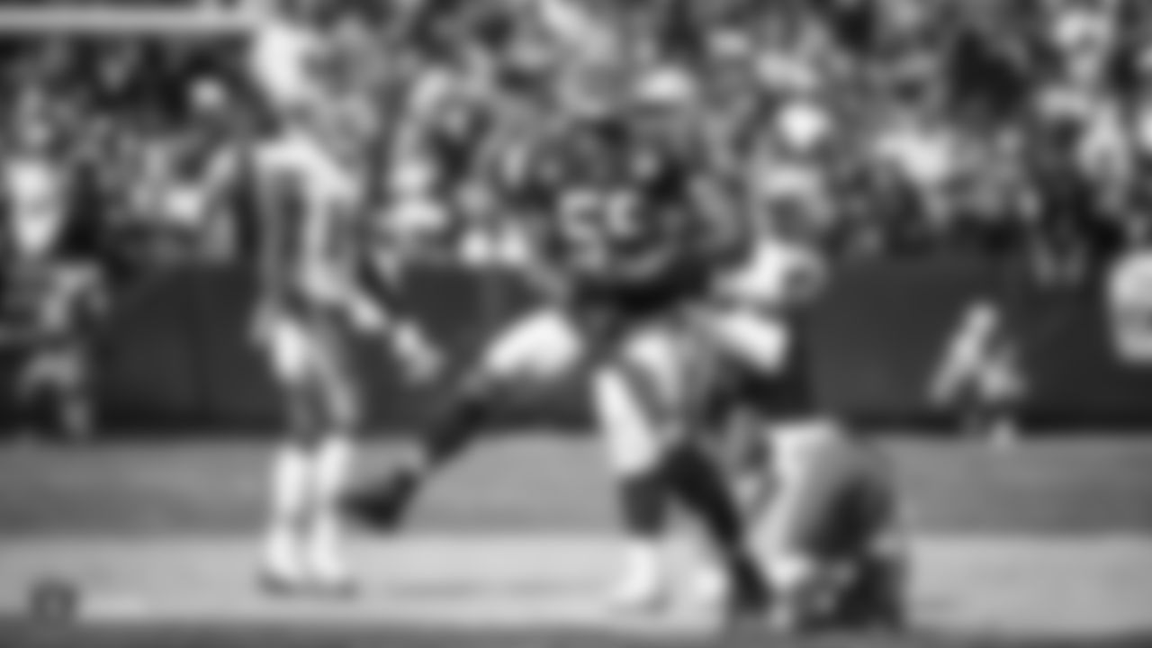 Raiders linebacker Tahir Whitehead (59) celebrates after making a tackle during the Raiders regular season game against the Kansas City Chiefs.