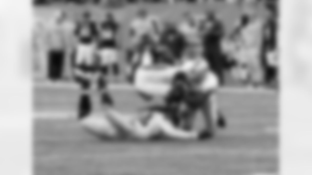 LB Philip Wheeler and DB Michael Huff take down RB BenJarvus Green-Ellis.