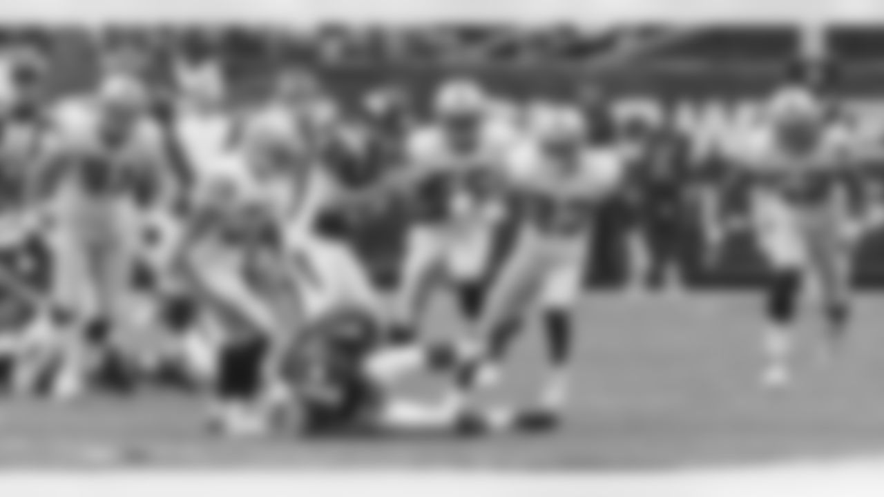 SS Tyvon Branch tackles the holder on the field goal attempt, keeping the Vikings from scoring 3 points.