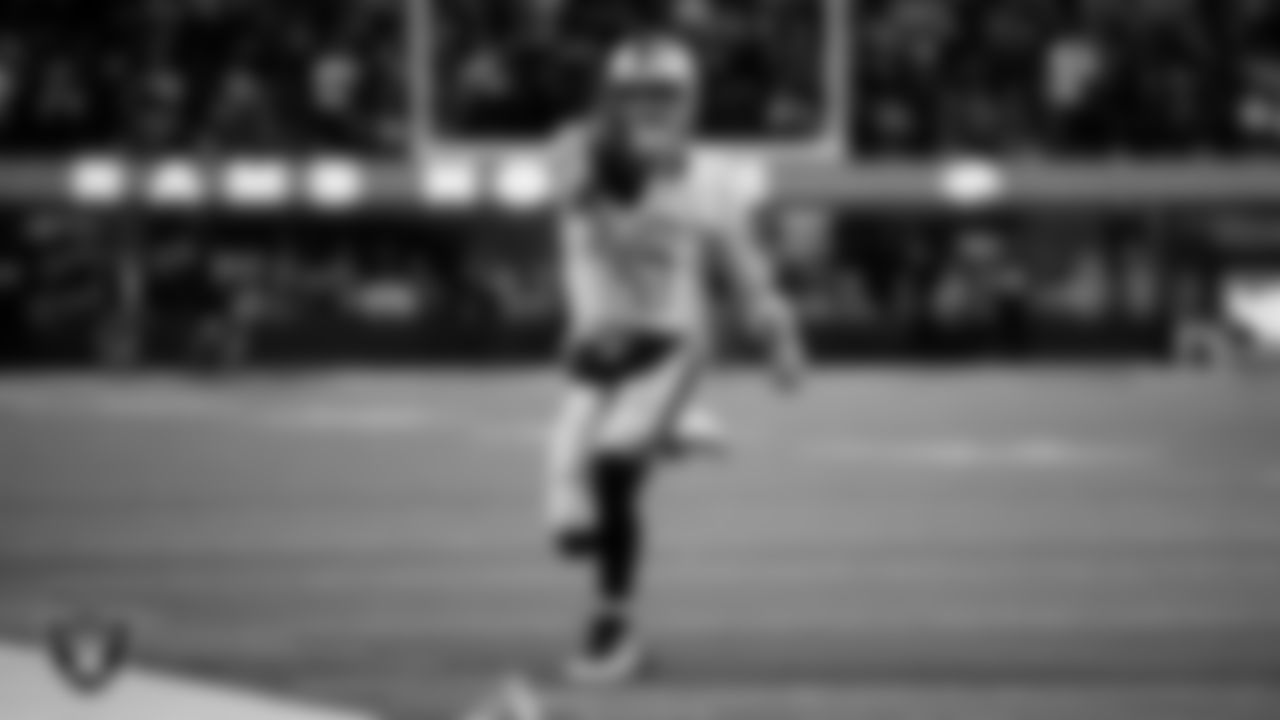 Las Vegas Raiders quarterback Derek Carr (4) during the regular season away game against the Los Angeles Rams at SoFi Stadium.