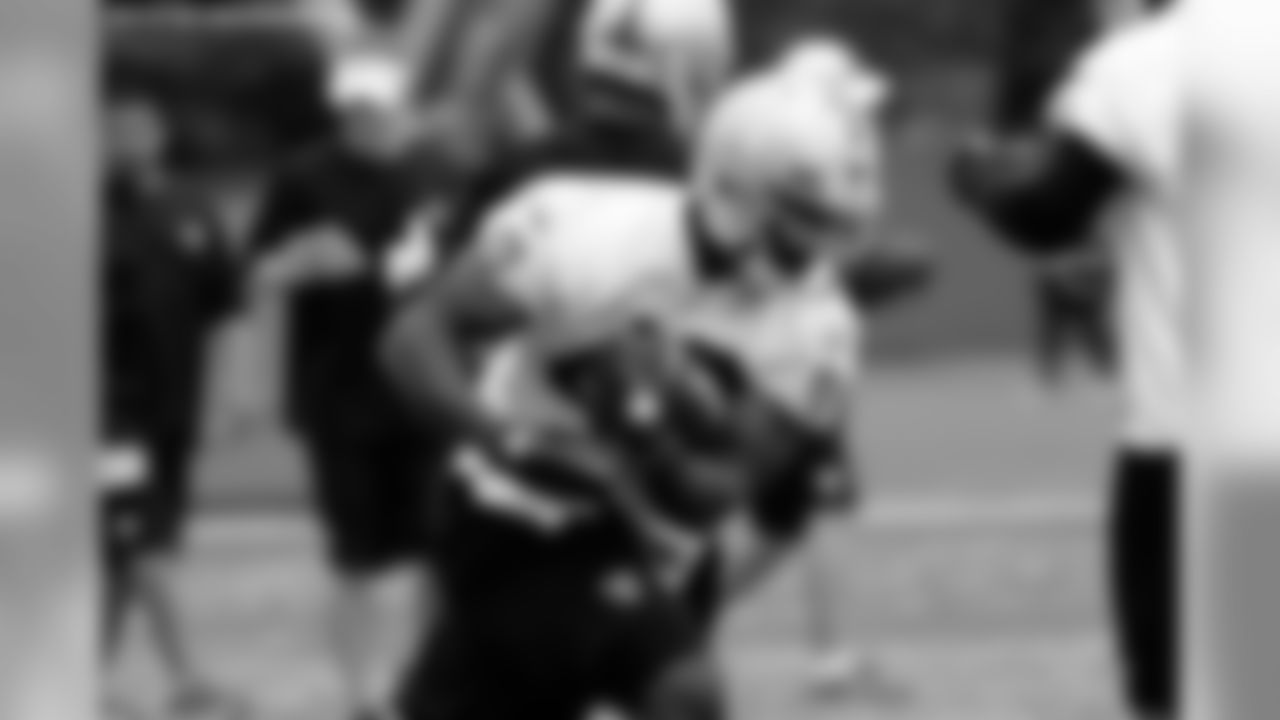 RB Lonyae Miller gets a carry.
