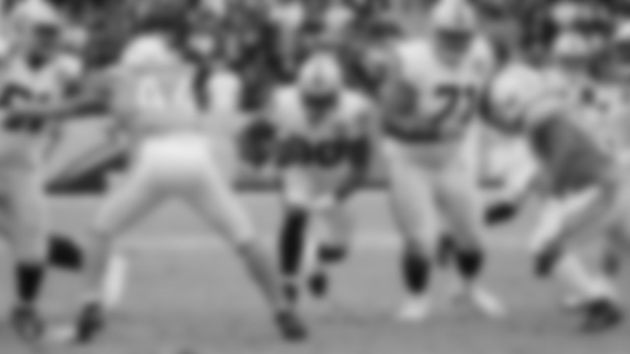 Raiders running back Jalen Richard (30) rushes as tackle Denzelle Good (71) blocks during the regular season game against the Los Angeles Chargers.