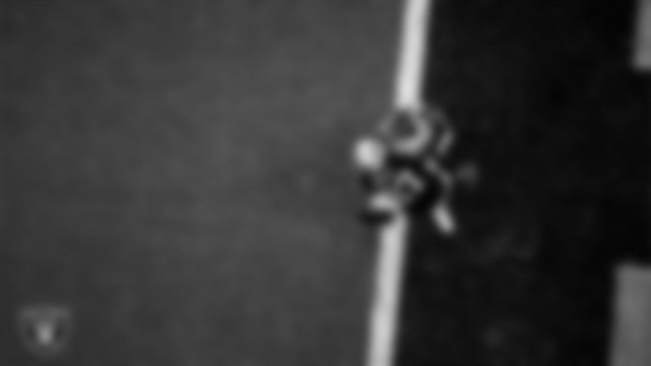 Las Vegas Raiders tight end Foster Moreau (87) makes an 18-yard yard touchdown catch during the regular season home game against the Philadelphia Eagles.