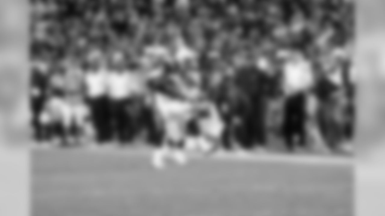 CB Lito Sheppard closely covers the receiver.
