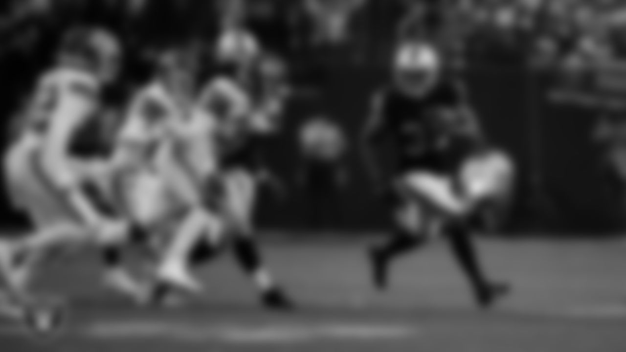Las Vegas Raiders running back Zamir White (35) during the regular season home game against the Kansas City Chiefs at Allegiant Stadium.