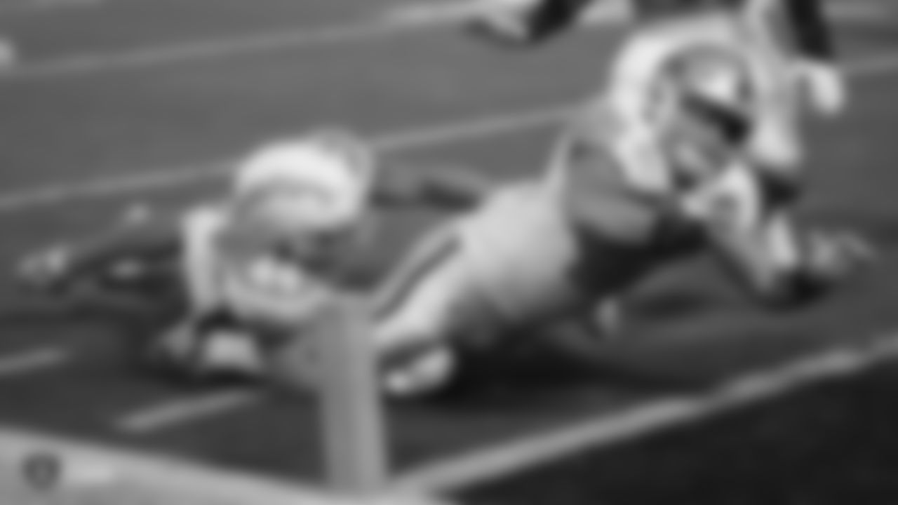 Raiders fullback Alec Ingold (45) runs after making a catch for a 9-yard touchdown during the regular season game against the Los Angeles Chargers.