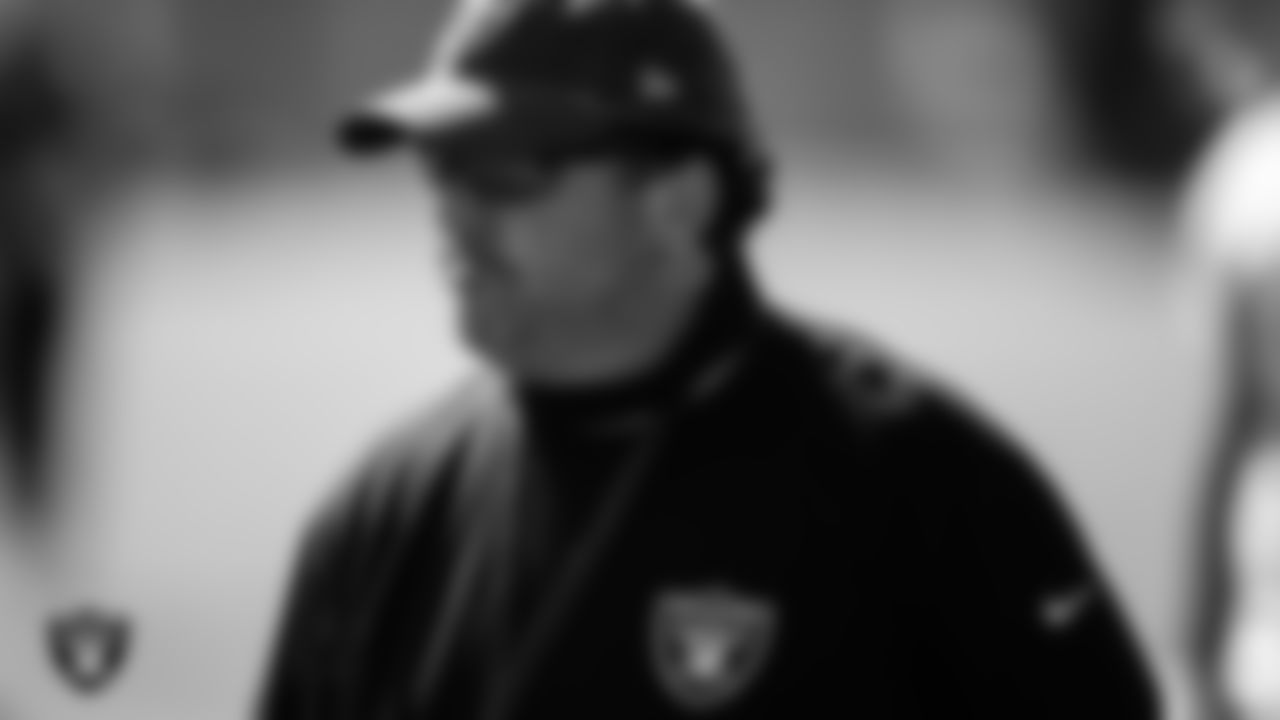 Las Vegas Raiders defensive coordinator Paul Guenther during practice.
