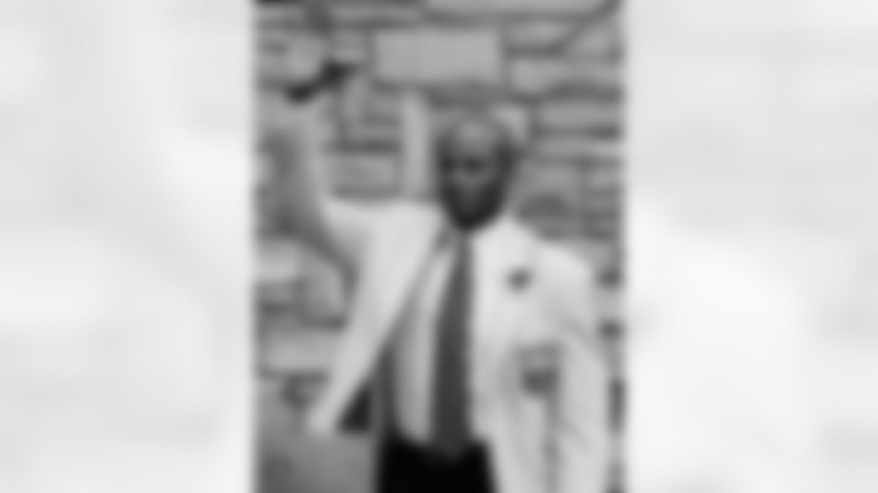 Ronnie Lott played in 32 games with 32 starts for the Raiders over 2 years in the Silver and Black. He recorded 196 tackles, 9 interceptions, 2 forced fumbles and 2 fumble recoveries. Lott was inducted into the Pro Football Hall of Fame in 2000.