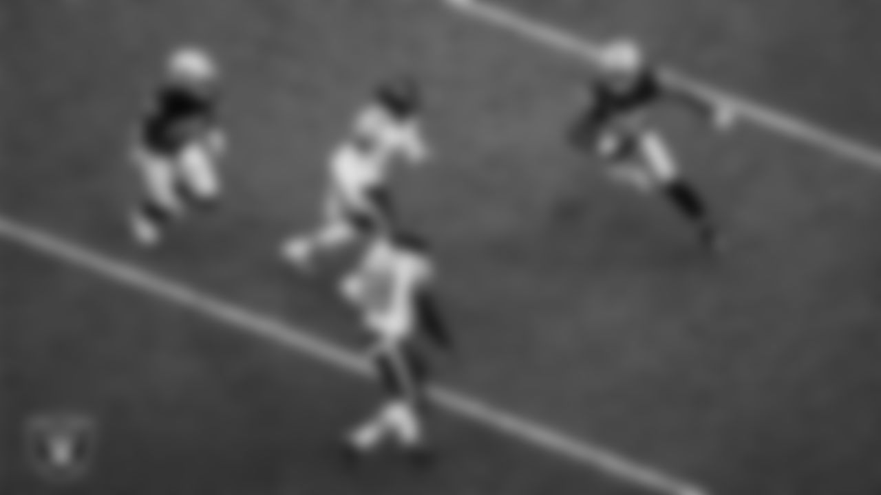 Las Vegas Raiders running back Josh Jacobs (28) rushes during the regular season home game against the Chicago Bears.