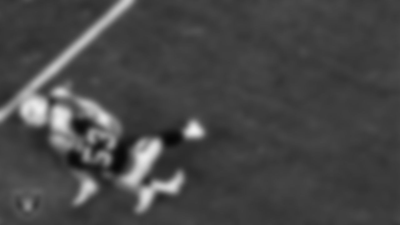 LB Javin White