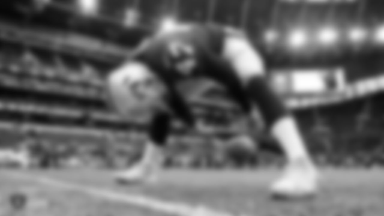 Raiders long snapper Trent Sieg (47) warming up before the game against the Chicago Bears at Tottenham Hotspur Stadium.