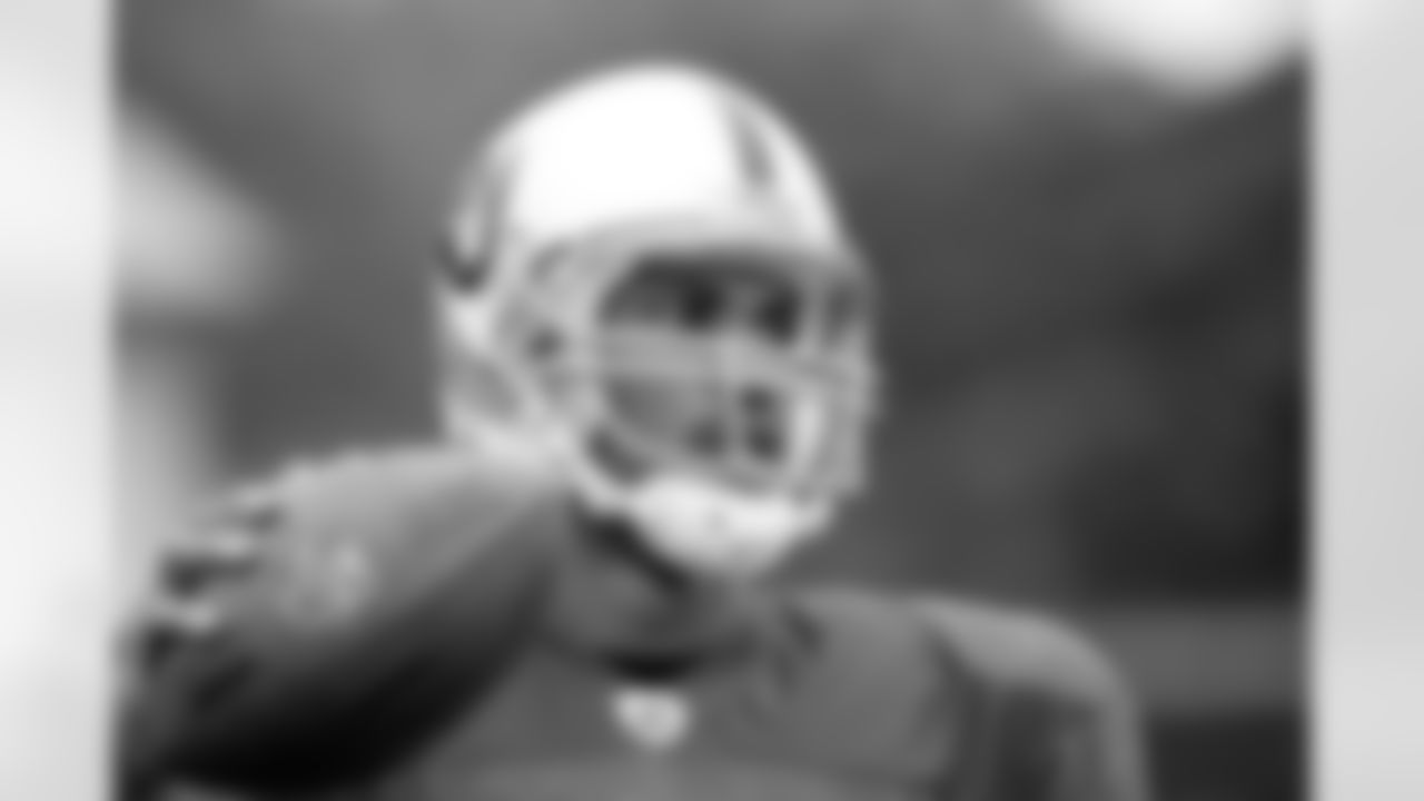 QB Jason Campbell throws the ball in the air. Photo By Tony Gonzales