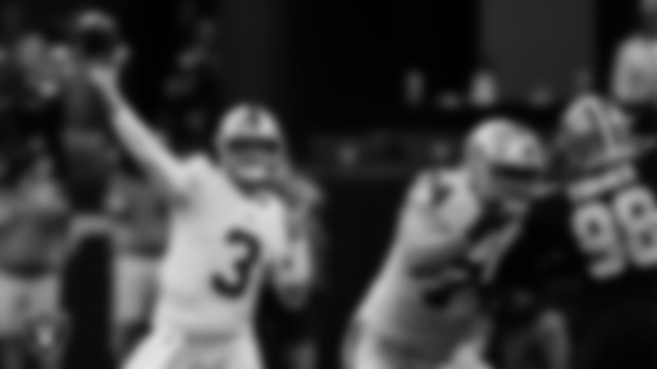 Las Vegas Raiders quarterback Jarrett Stidham (3) passes during the regular season away game against the New Orleans Saints at Caesars Superdome.