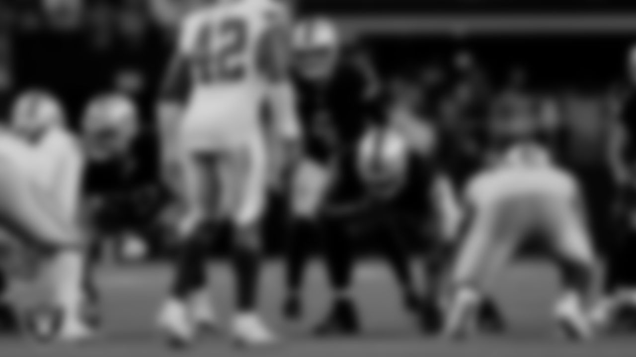 Las Vegas Raiders quarterback Derek Carr (4) during the regular season away game against the Dallas Cowboys.