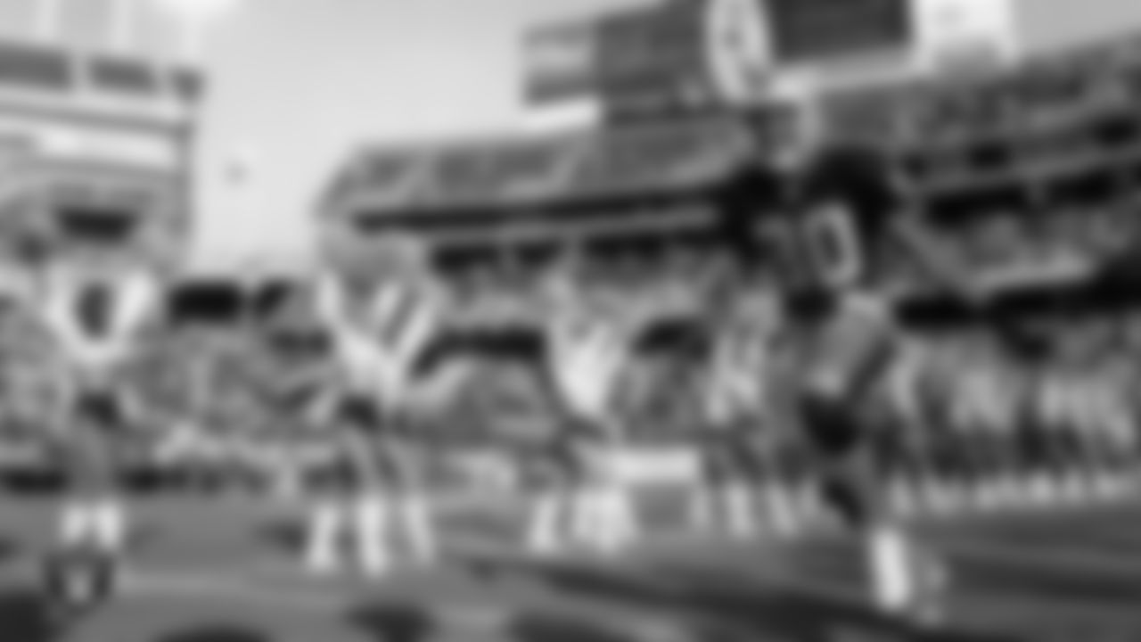 One of the most decorated players in NFL history, Rice joined the Raiders in 2001 and played in 54 games with 51 starts. Over four seasons with the Silver and Black, he caught 243 passes for 3,286 yards and 18 TDs. Rice was inducted into the Pro Football Hall of Fame in 2010.