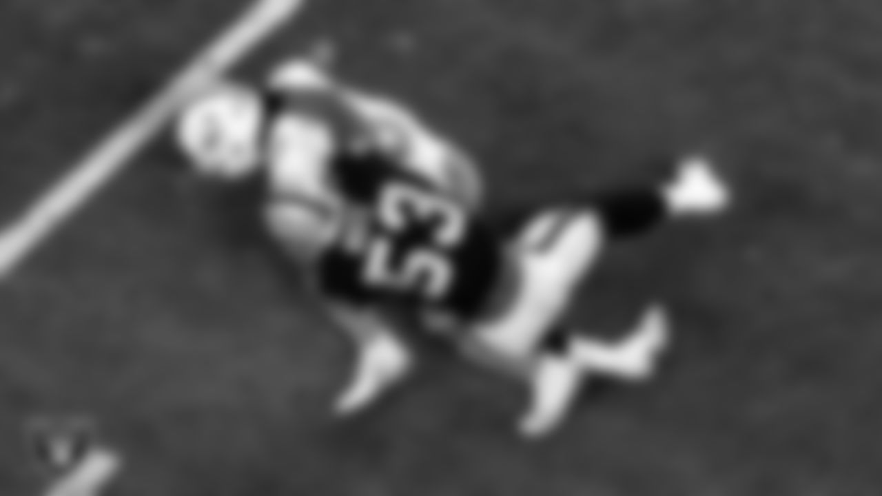 LB Javin White