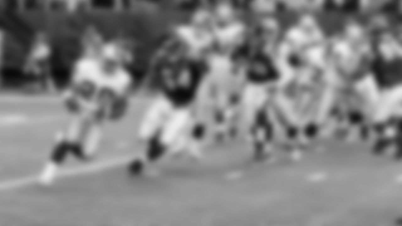 Raiders running back Justin Fargas (20) rushes during the regular season away game against the Atlanta Falcons at Georgia Dome, Sunday, December 12, 2004, in Atlanta, Ga.