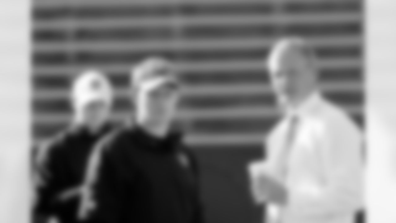 NFL Network analyst Mike Mayock talks with defensive coordinator Jason Tarver.