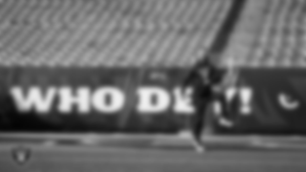 Las Vegas Raiders quarterback Nathan Peterman (3) warming up before the postseason away game against the Cincinnati Bengals.