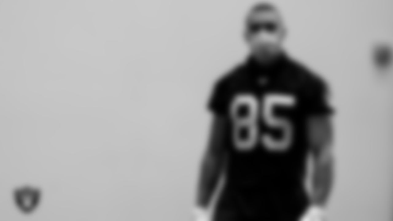 Las Vegas Raiders tight end Derek Carrier (85) on the field for a walkthrough.