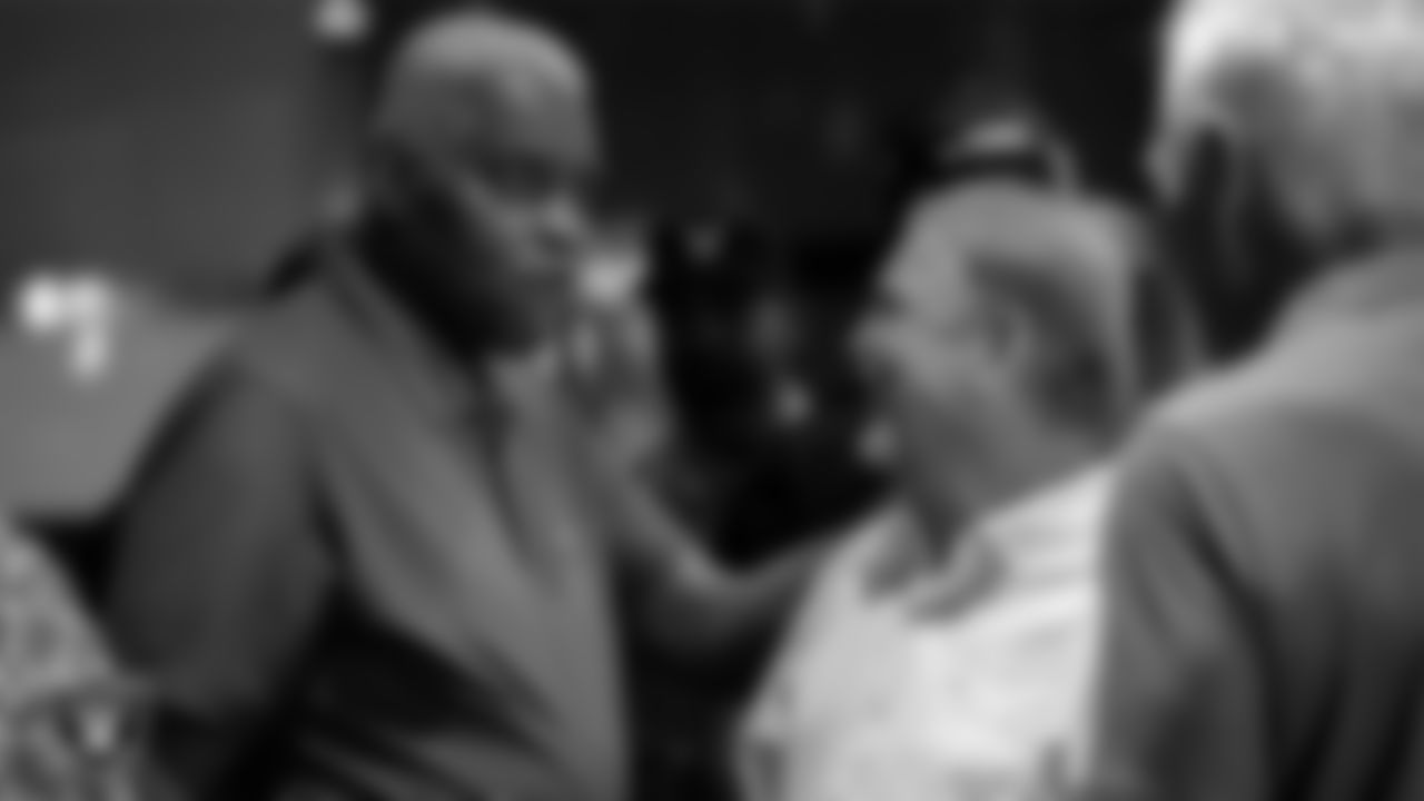 Las Vegas Raiders alumnus Art Shell and Owner Mark Davis speak during an alumni dinner.